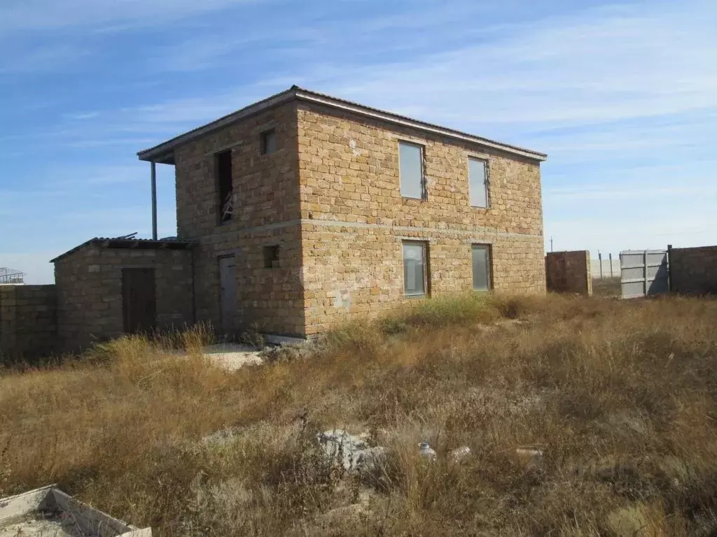 Дом в Крым, Черноморский район, с. Межводное ул. А. Абдиннановой, 56 ... - Фото 1