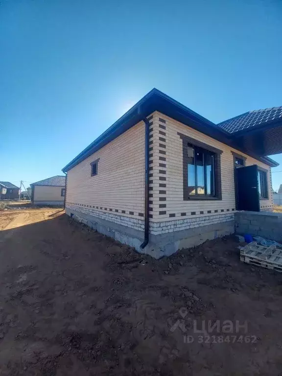 Дом в Астраханская область, Наримановский район, с. Солянка Р-22 ... - Фото 2