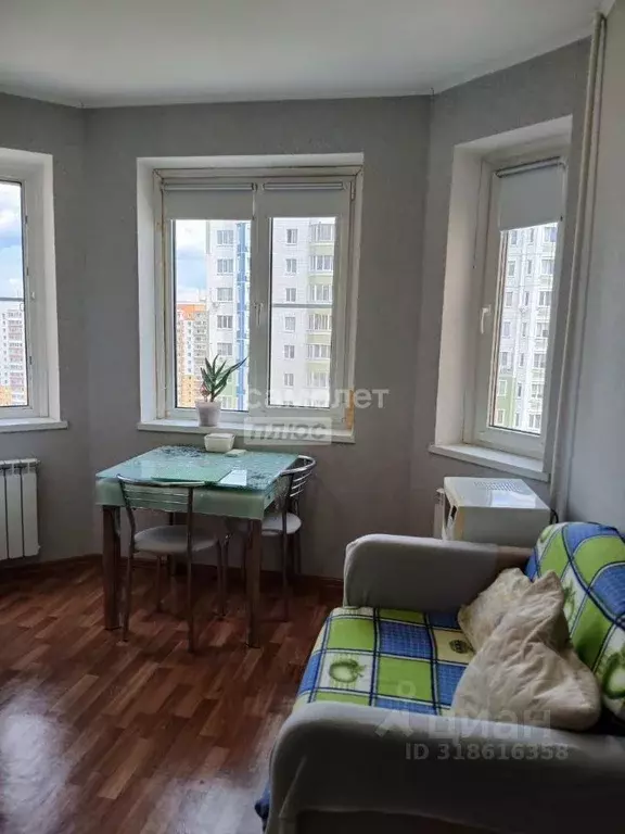 2-к кв. Курская область, Курск ул. Домостроителей, 5 (58.4 м) - Фото 0