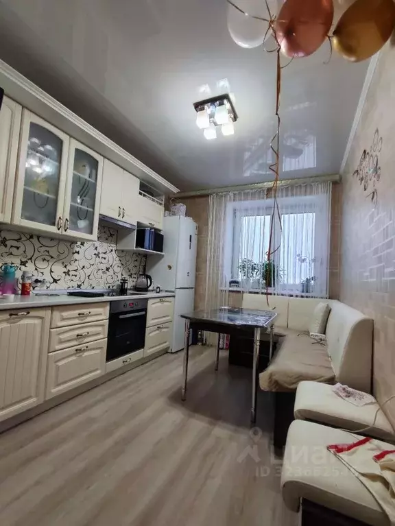 2-к кв. Омская область, Омск Светловская ул., 6 (57.1 м) - Фото 1