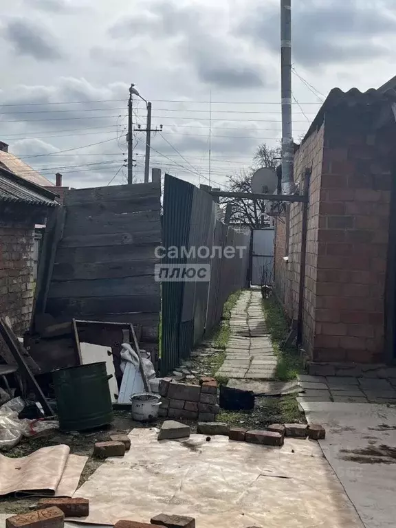 Дом в Калмыкия, Элиста ул. Имени С. Стальского (79 м) - Фото 1