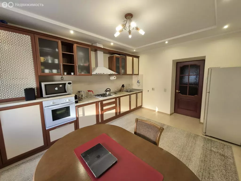 2-комнатная квартира: Астрахань, улица Менжинского, 2 (88 м) - Фото 2