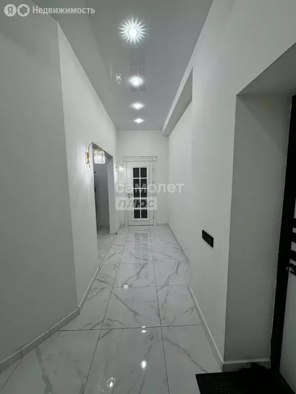2-комнатная квартира: Грозный, улица Сайханова, 133 (75 м) - Фото 1