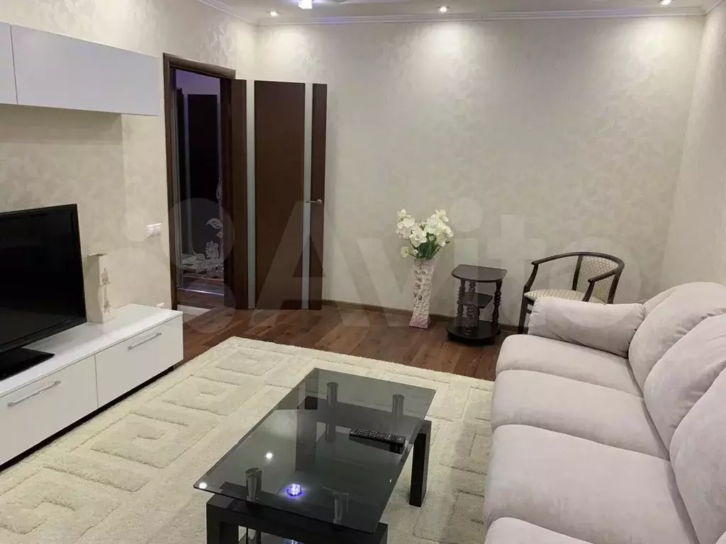 10 и более-к. квартира, 56 м, 1/10 эт. - Фото 1