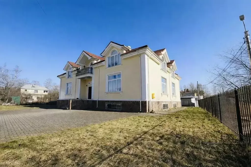 Дом в Санкт-Петербург, Санкт-Петербург, Петергоф ул. Веденеева, 18 ... - Фото 2