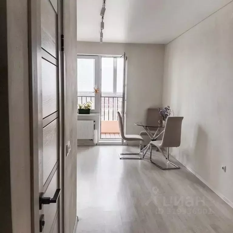 2-к кв. Тюменская область, Тобольск 15-й мкр, 17А (62.0 м) - Фото 0