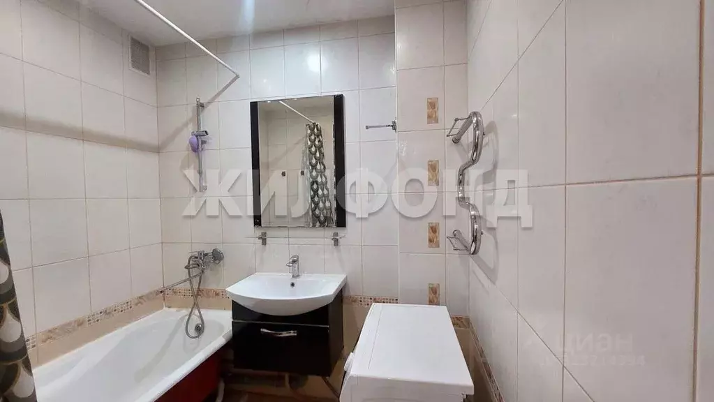 3-к кв. Новосибирская область, Новосибирск ул. Шевченко, 33 (70.0 м) - Фото 1