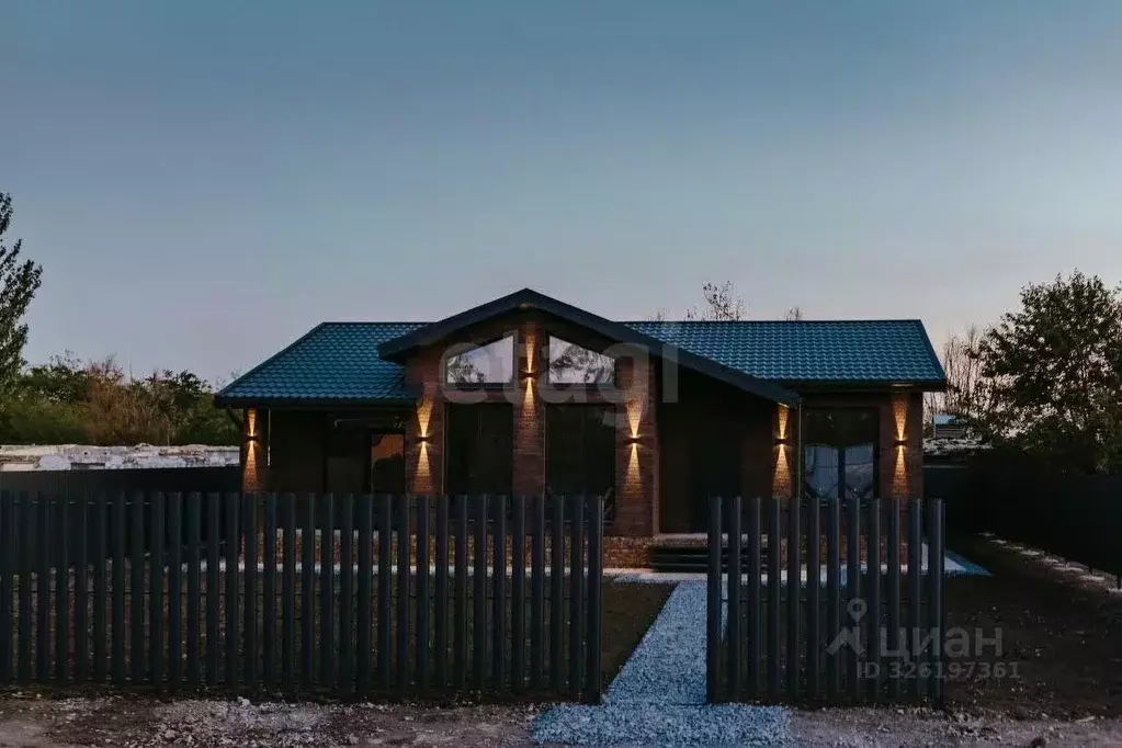 Дом в Краснодарский край, Ейское городское поселение, пос. Морской ул. ... - Фото 1