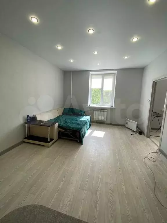 Комната 33 м в 3-к., 3/3 эт. - Фото 0