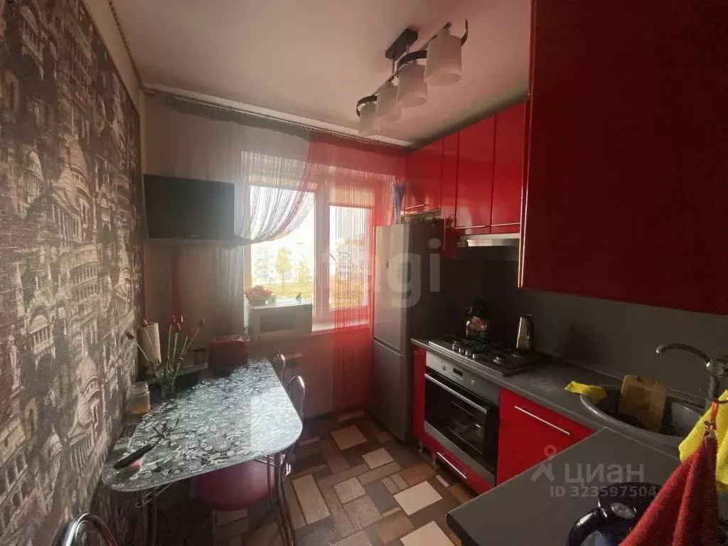 2-к кв. Белгородская область, Старый Оскол Интернациональный мкр, 10 ... - Фото 0