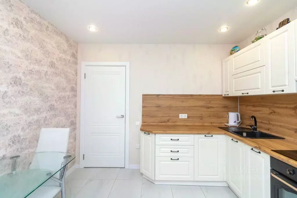 2-к кв. Тюменская область, Тюмень ул. Избышева, 8 (65.4 м) - Фото 2