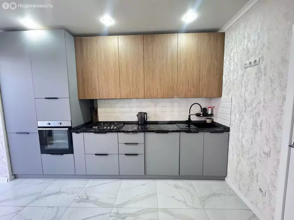 2-комнатная квартира: Владикавказ, улица Шамиля Джикаева, 4А (70 м) - Фото 1
