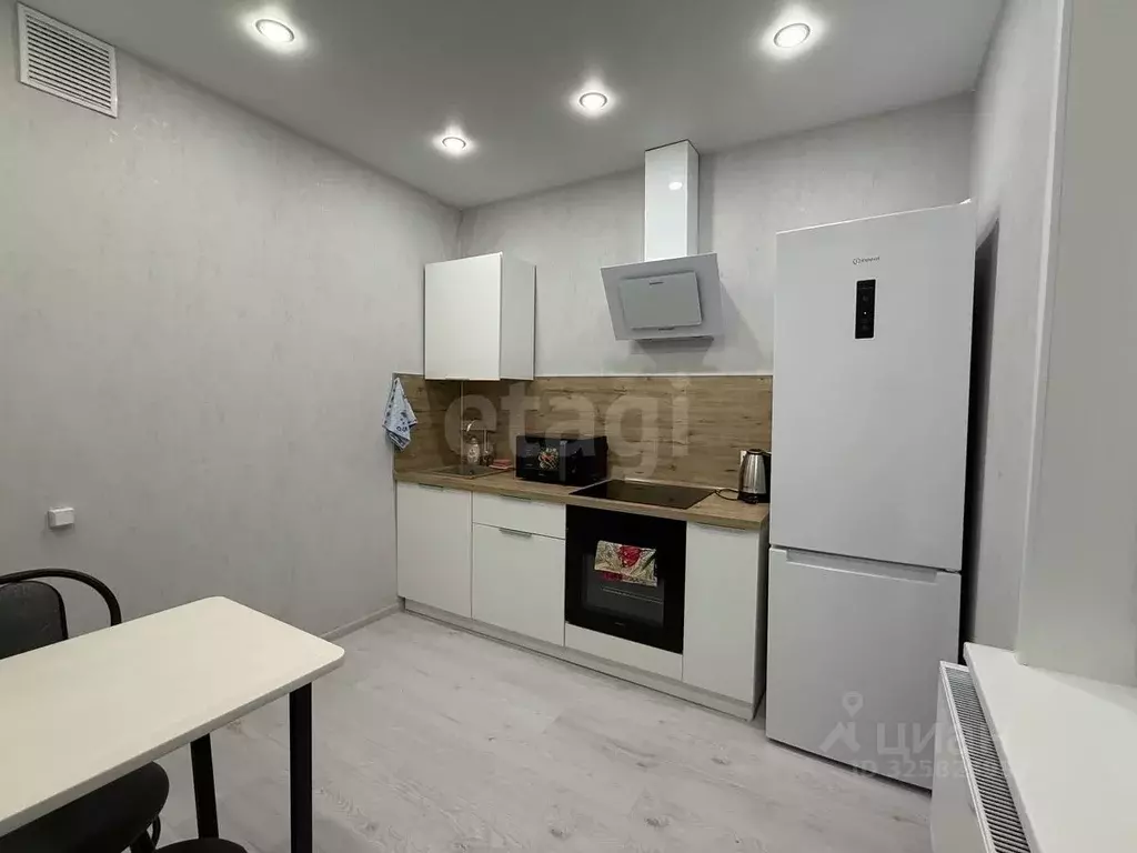 1-к кв. Татарстан, Казань ул. Александра Курынова, 4 (37.0 м) - Фото 2