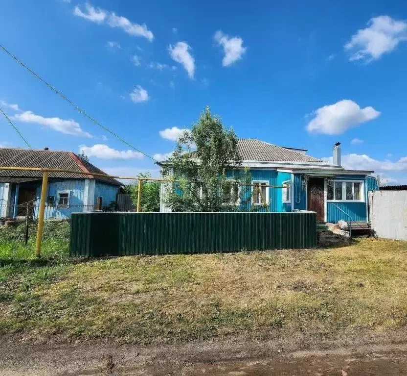 Дом в Воронежская область, Хохольский рп ул. Краснооктябрьская, 115 ... - Фото 1