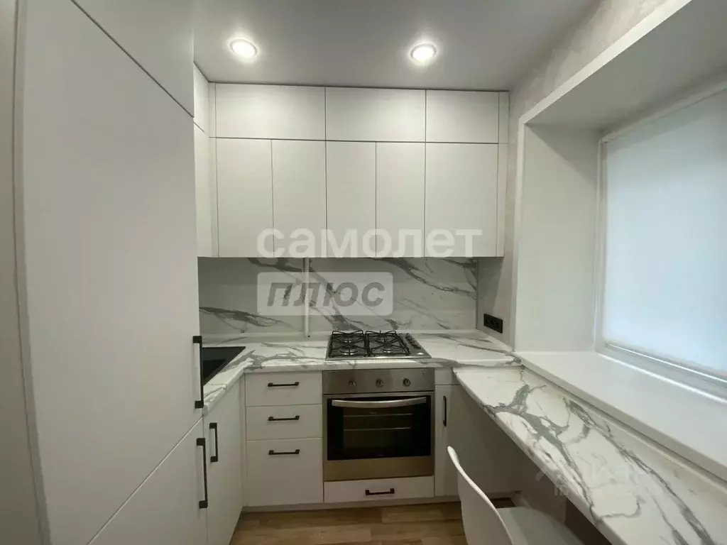 2-к кв. Тюменская область, Тюмень ул. 50 лет Октября, 43 (40.1 м) - Фото 1