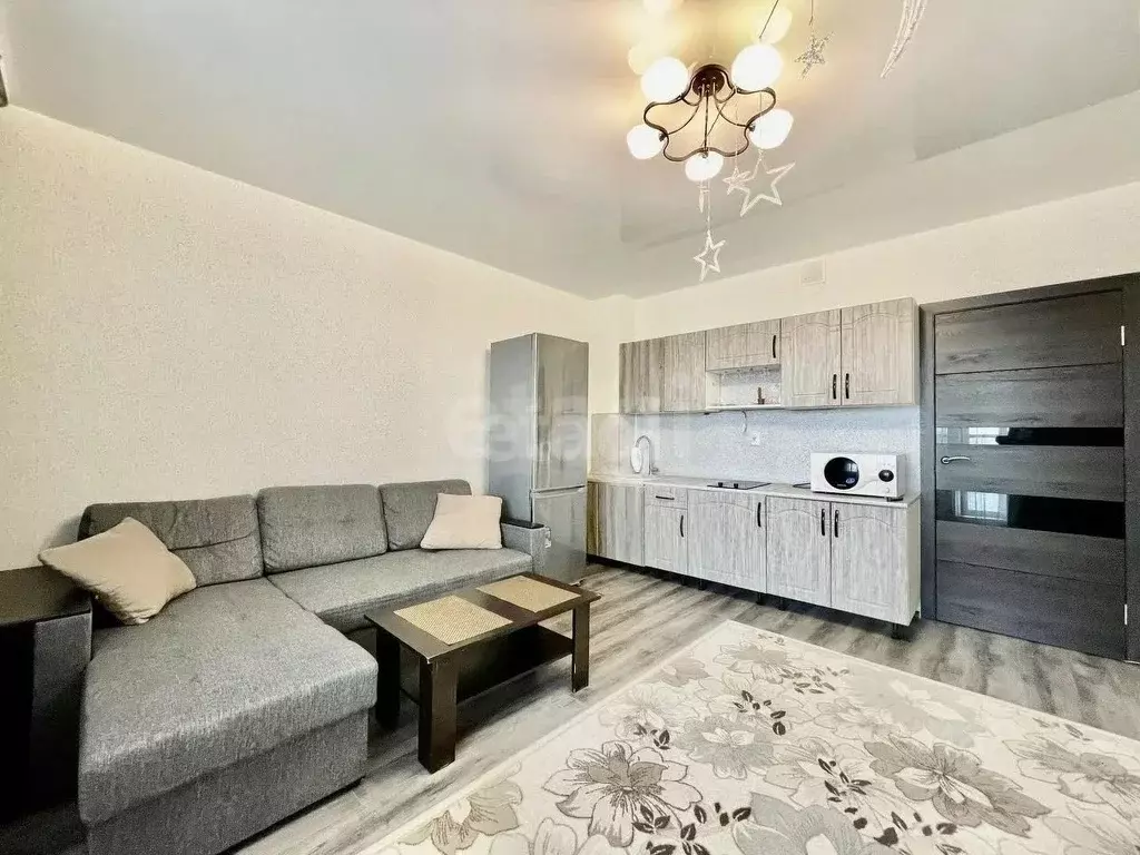 Студия Тюменская область, Тюмень ул. Федюнинского, 64к1 (30.4 м) - Фото 1