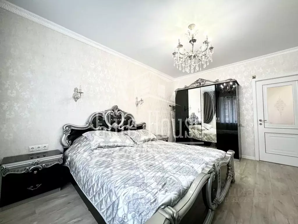 3-к кв. Калужская область, Калуга ул. 65 лет Победы, 43 (80.1 м) - Фото 0