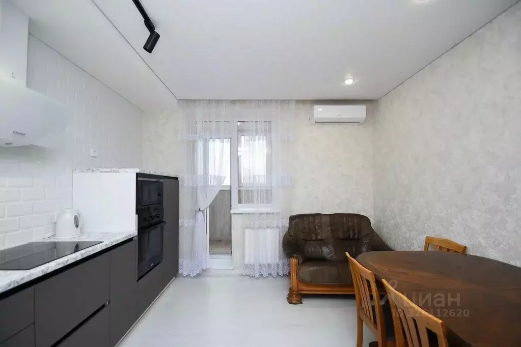 2-к кв. Омская область, Омск ул. 1-ой Красной Звезды, 73 (79.5 м) - Фото 2