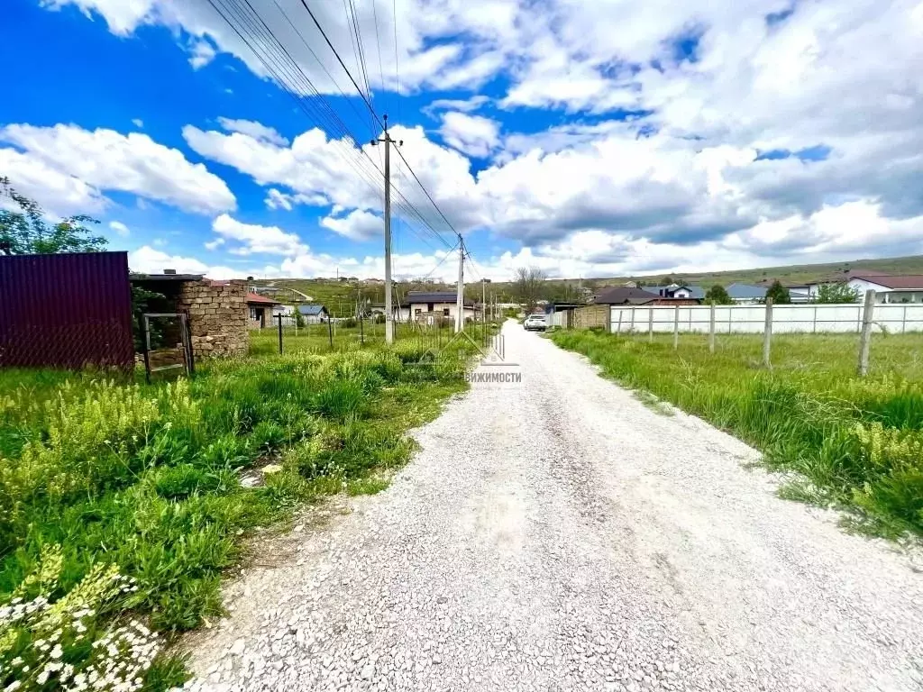 Участок в Крым, Симферопольский район, Добровское с/пос, с. Пионерское ... - Фото 1