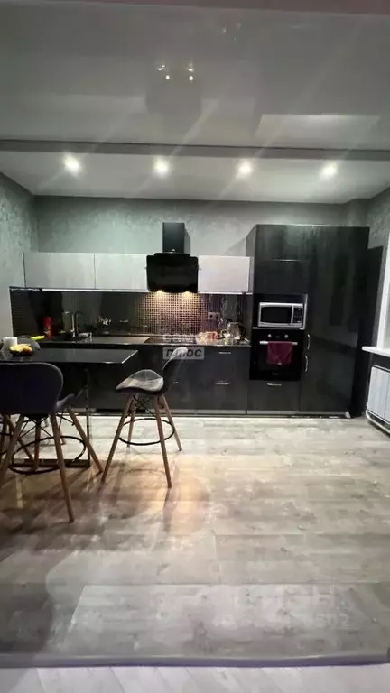 2-к кв. Сахалинская область, Южно-Сахалинск просп. Победы, 9 (93.3 м) - Фото 1