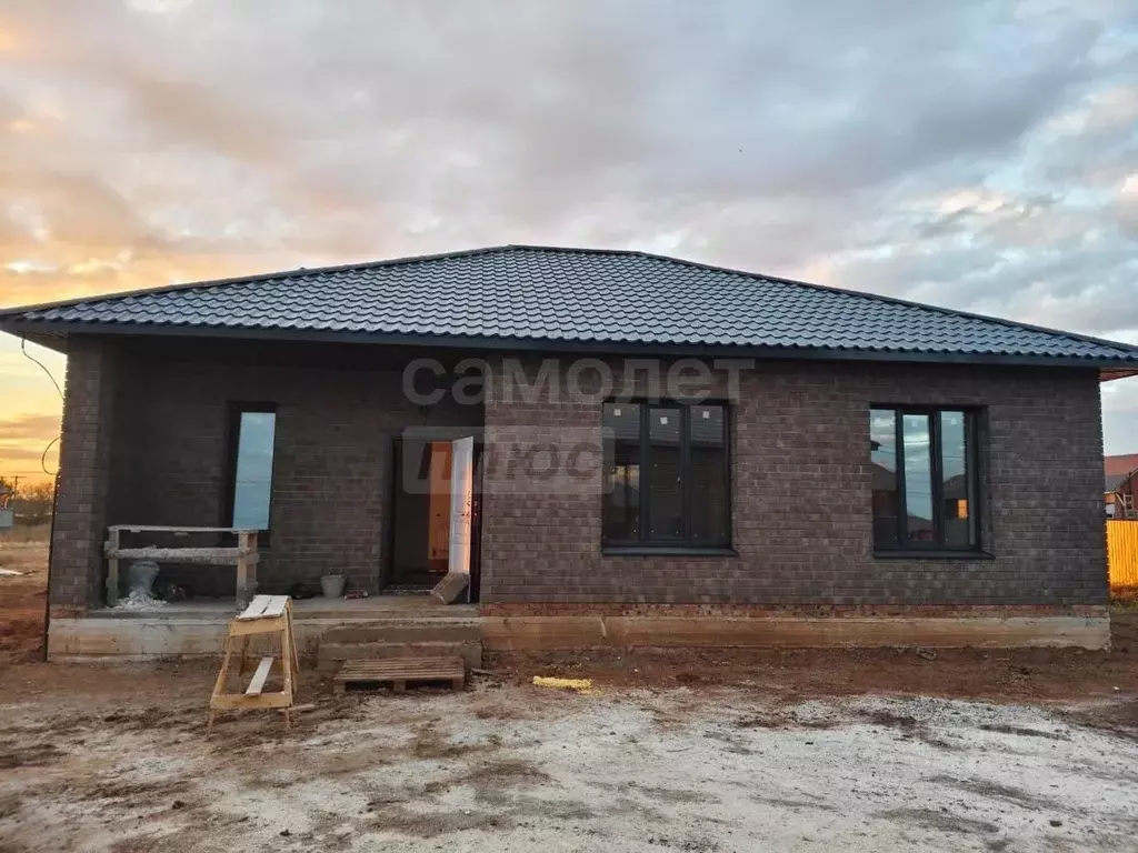 Дом в Оренбургская область, Оренбург городской округ, пос. ... - Фото 1