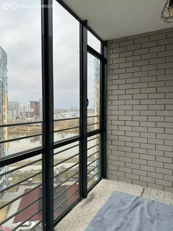 2-комнатная квартира: Тюмень, улица Мельникайте, 30к1 (80 м) - Фото 1