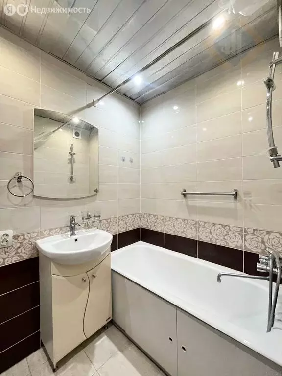 3-комнатная квартира: Находка, улица Астафьева, 105 (63 м) - Фото 1