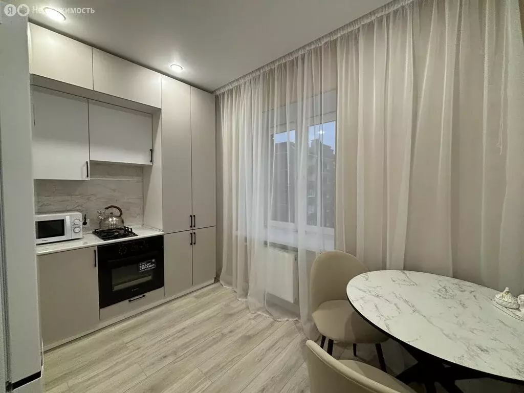 1-комнатная квартира: Октябрьский, улица Рахимьяна Насырова, 11 (35 м) - Фото 1