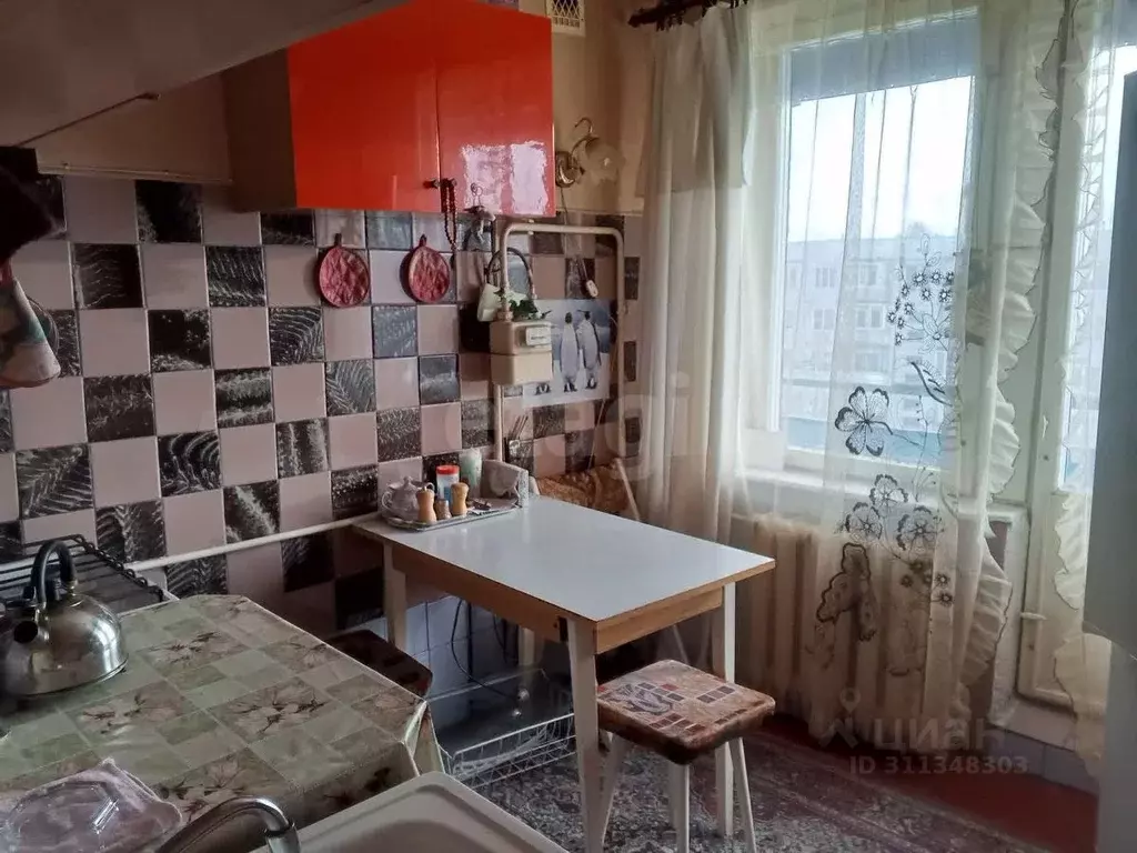 2-к кв. Псковская область, Остров ул. Апакидзе, 6 (48.5 м) - Фото 1