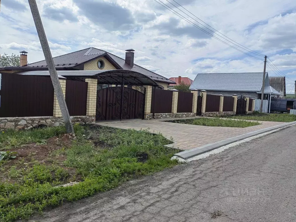 Дом в Белгородская область, Белгородский район, Тавровское с/пос, с. ... - Фото 0