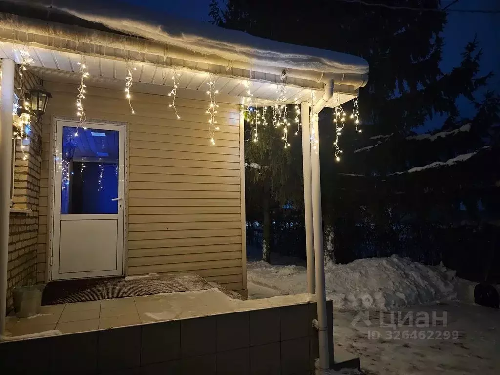 Дом в Саратовская область, Балаковский район, Быково-Отрогское ... - Фото 1