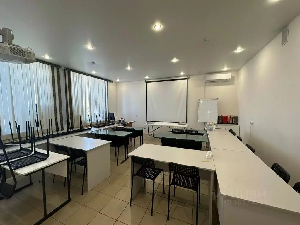 Помещение свободного назначения в Татарстан, Набережные Челны ул. ... - Фото 1