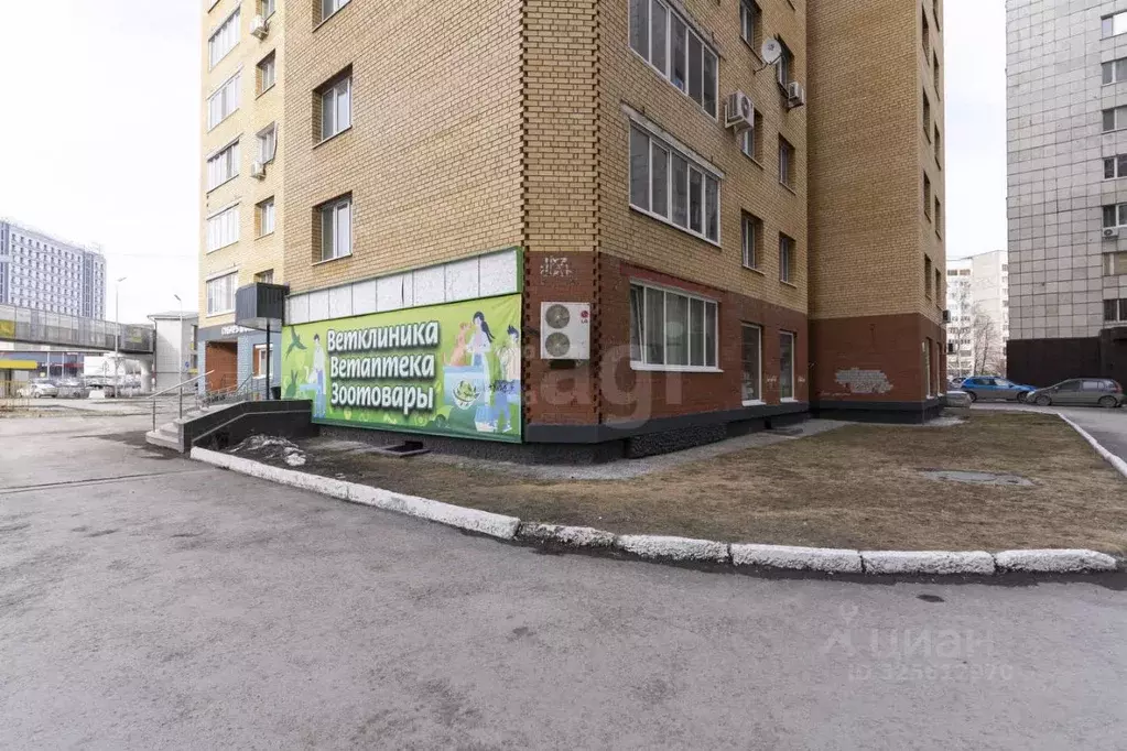 Торговая площадь в Тюменская область, Тюмень ул. Мельникайте, 125а ... - Фото 1