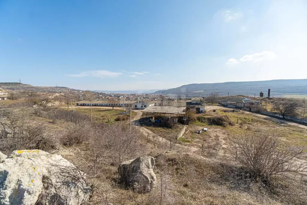 Склад в Крым, Бахчисарайский район, Долинненское с/пос, с. Фурмановка ... - Фото 1