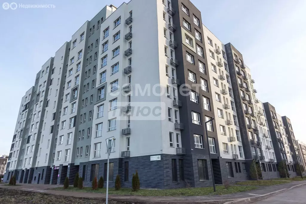 3-комнатная квартира: Уфа, улица Ивана Спатара, 18 (71 м) - Фото 1