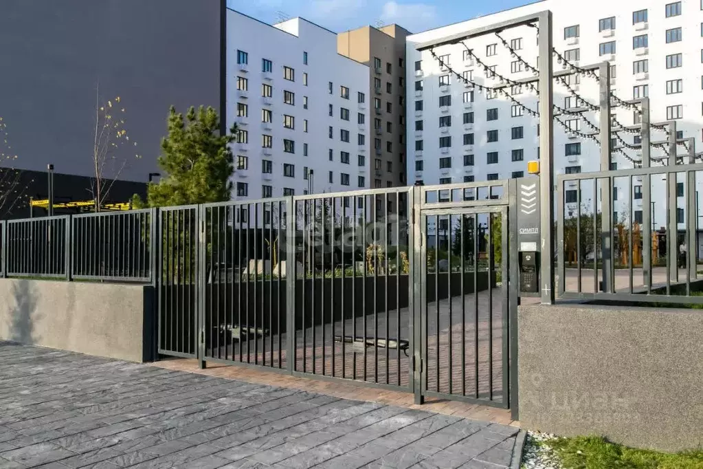 2-к кв. Тюменская область, Тюмень ул. Республики, 204к12 (69.4 м) - Фото 1