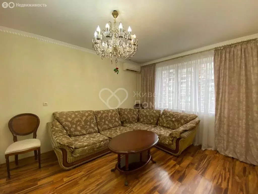 3-комнатная квартира: Волгоград, улица Хользунова, 36/4 (69.7 м) - Фото 0