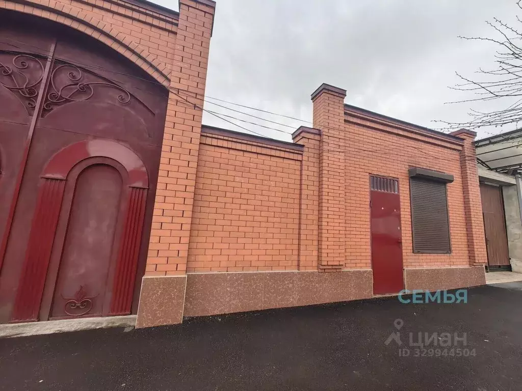 Торговая площадь в Северная Осетия, Владикавказ ул. Гадиева, 65 (30 м) - Фото 1