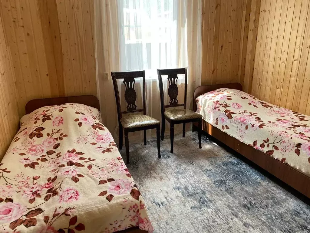 Дом в Карачаево-Черкесия, Зеленчукский район, с. Архыз ул. Банковская, ... - Фото 1