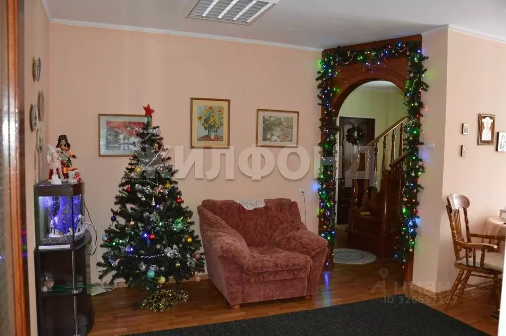 Дом в Хакасия, Абакан Белоярская ул. (285 м) - Фото 1