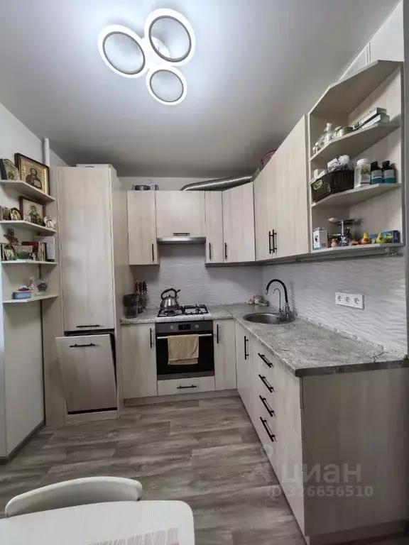 2-к кв. Волгоградская область, Волгоград ул. 8-й Воздушной Армии, 16 ... - Фото 0