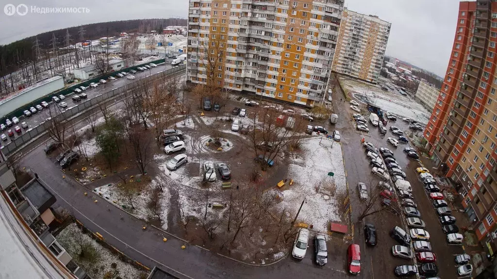 3-комнатная квартира: посёлок городского типа Октябрьский, микрорайон ... - Фото 1