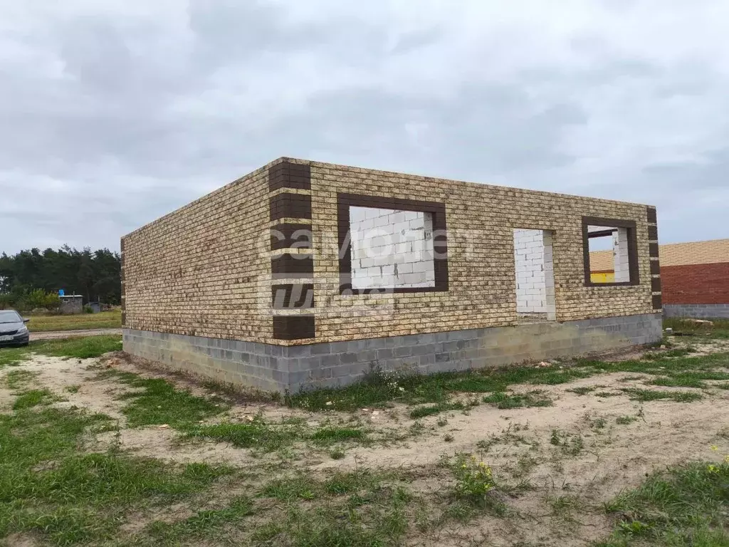 Дом в Курская область, Октябрьский район, Черницынский сельсовет, с. ... - Фото 0
