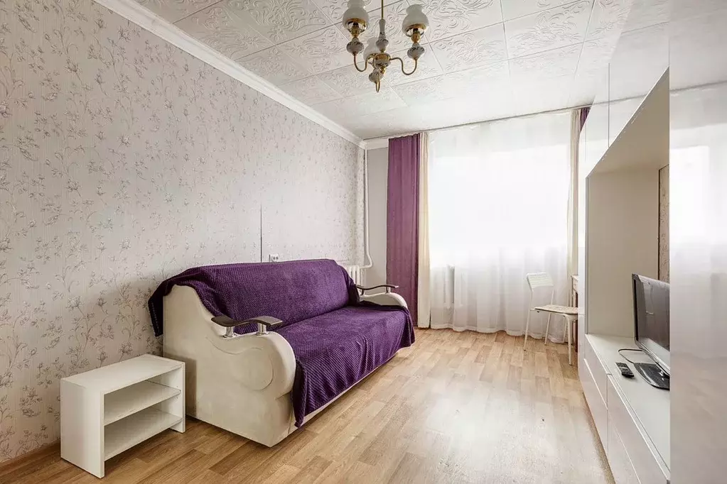 3-к кв. Ленинградская область, Отрадное Кировский район, Заводская ... - Фото 1