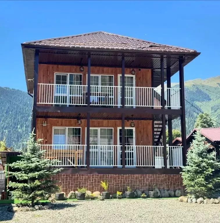 Дом в Карачаево-Черкесия, Зеленчукский район, с. Архыз ул. Алиева, ... - Фото 0