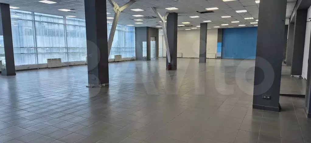 Торговое помещение 360 м2 / Первоуральск пр.Ильича 28 - Фото 1