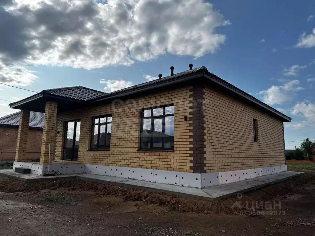 Дом в Оренбургская область, Соль-Илецк ул. Булгакова (80 м) - Фото 1