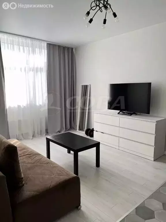 1-комнатная квартира: Тюмень, улица Тимофея Чаркова, 83 (38.2 м) - Фото 1