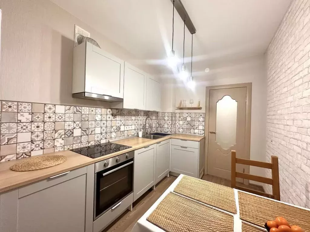 2-к кв. Татарстан, Казань ул. Рауиса Гареева, 96 (50.0 м) - Фото 1