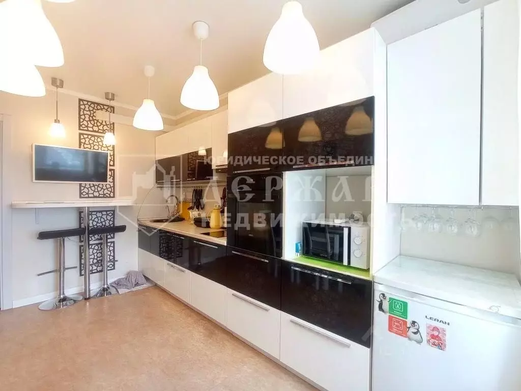 2-к кв. Кемеровская область, Кемерово просп. Шахтеров, 90 (57.6 м) - Фото 1